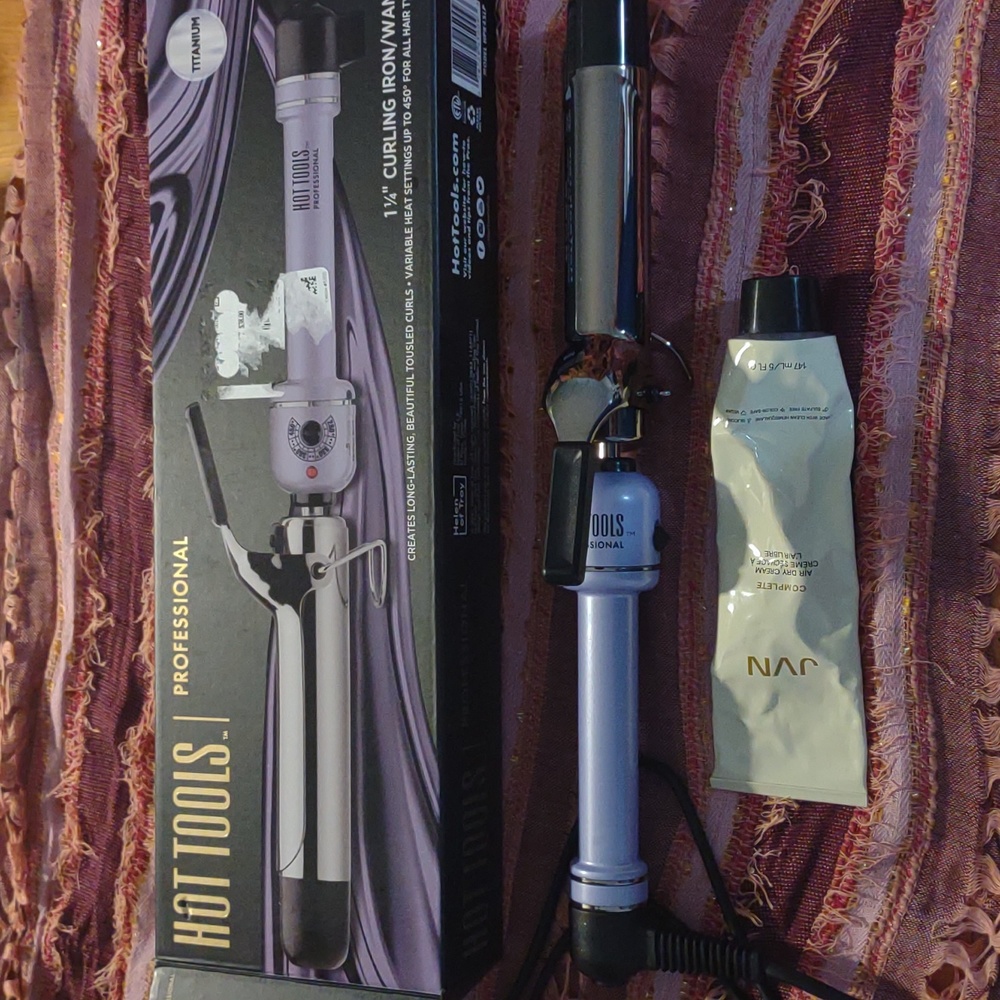 Hot Tools professional 1 1/4 " curling iron titanium JVN complete air dry cream